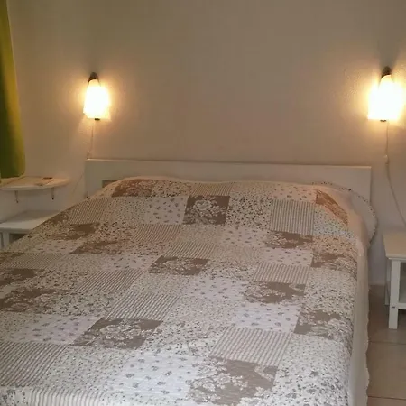 Tutini Dvori Appartamento Primošten