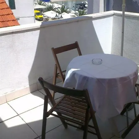 Tutini Dvori Διαμέρισμα Primošten